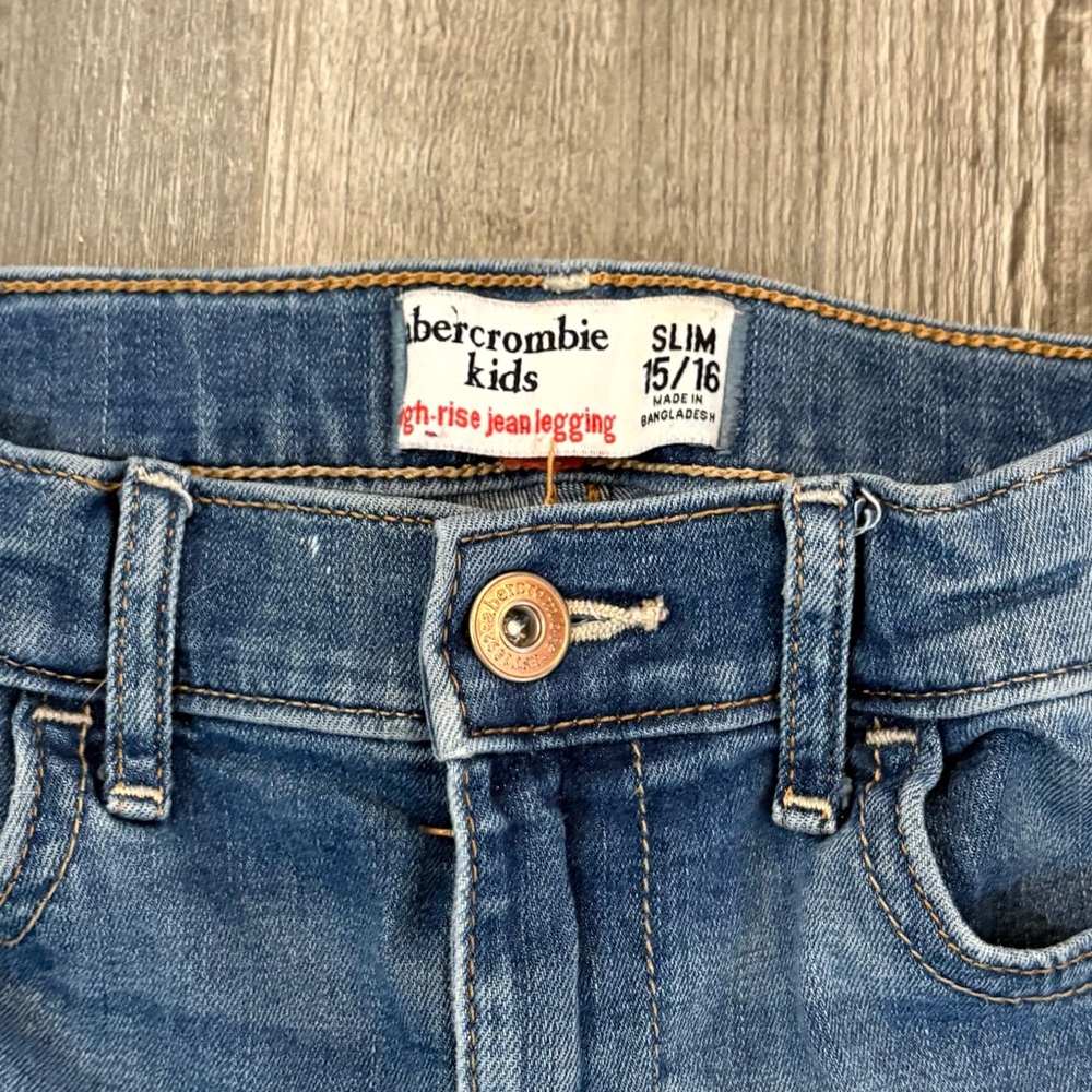 Abercrombie kids/teen high rise jeans
Size 15/16 Slim. - Picture 2 of 6